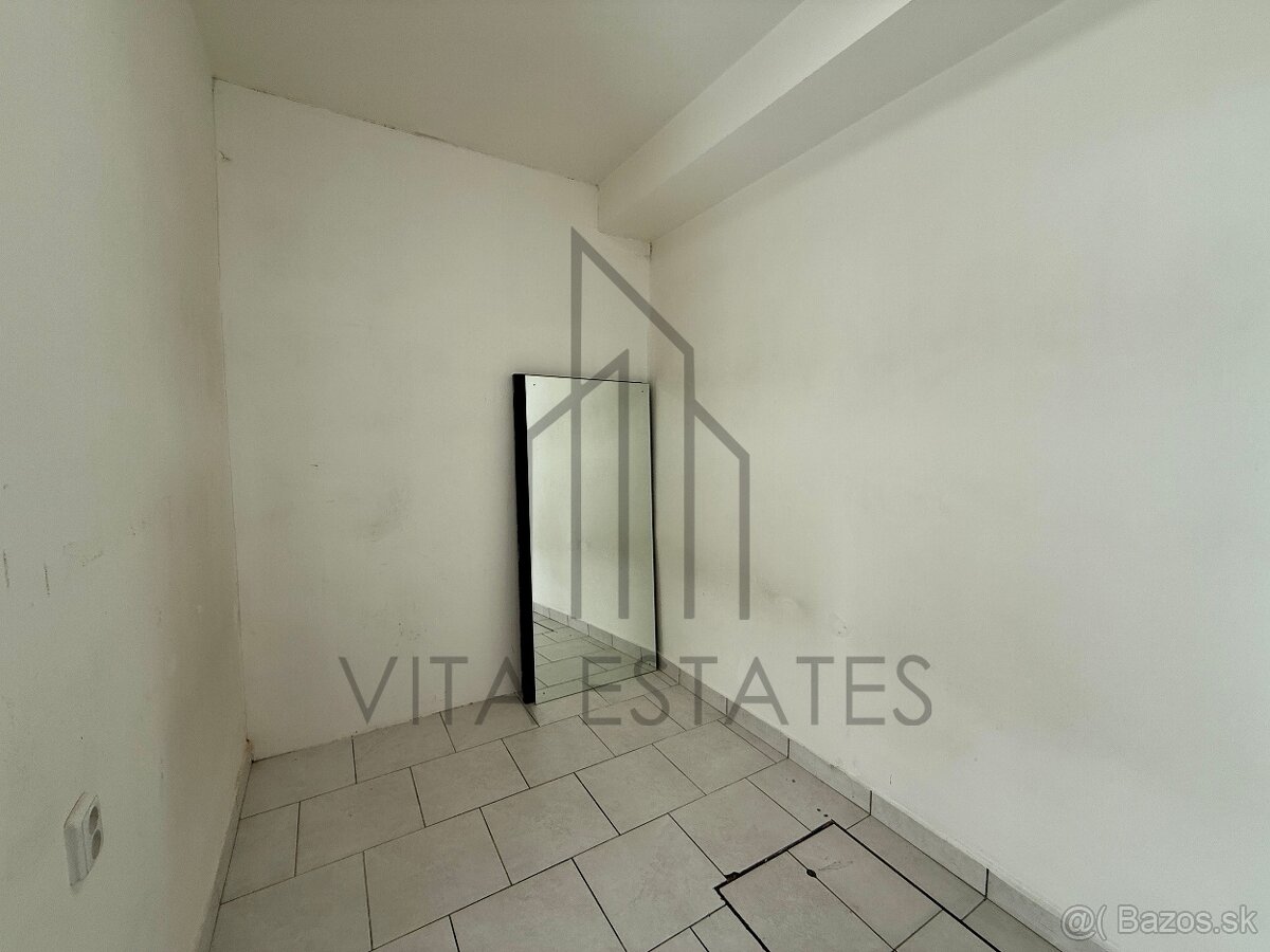 🏢 Na prenájom obchodný priestor – centrum Prievidze - 9