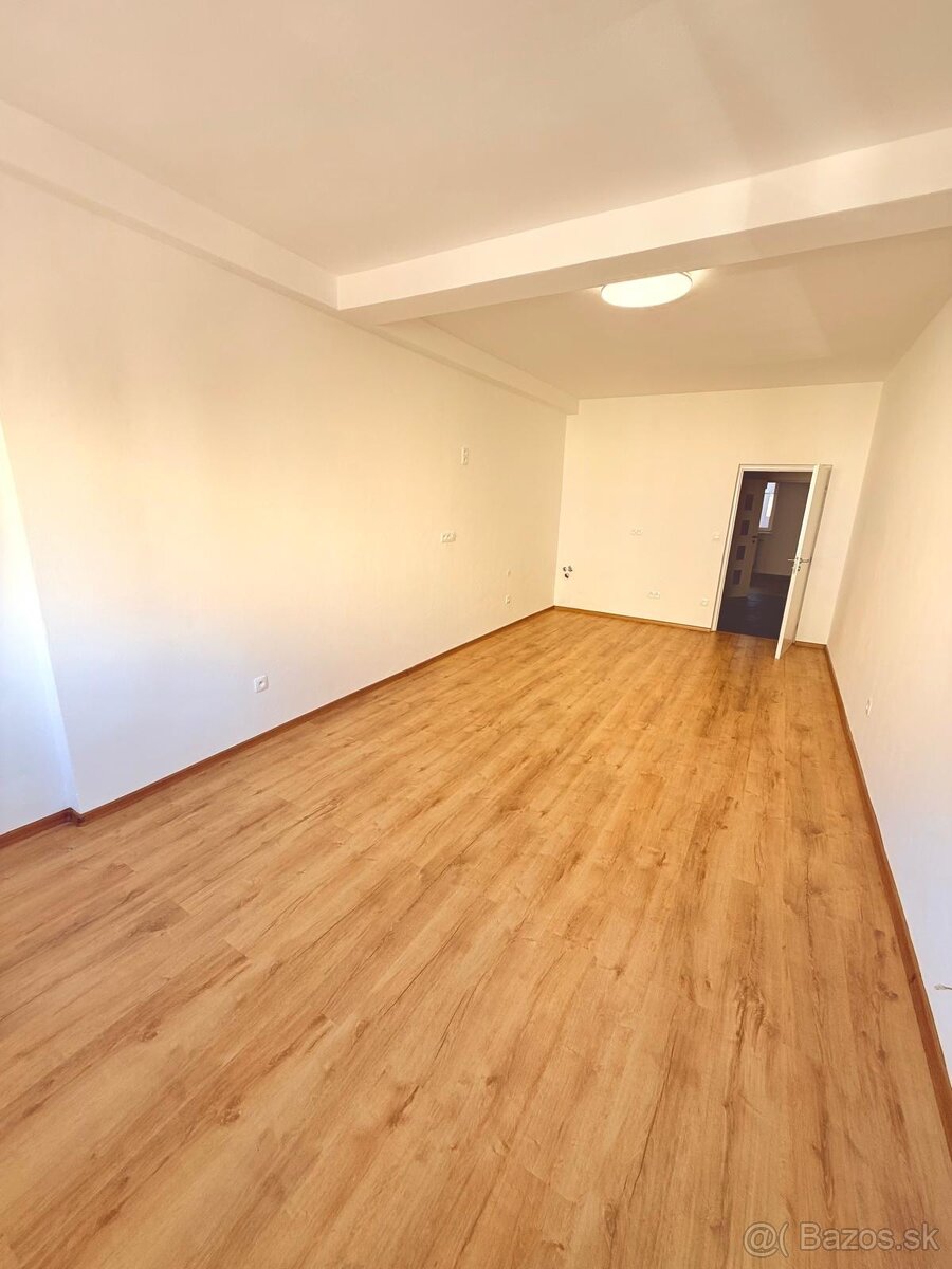 Na predaj 3 izbový byt po rekonšt.v Brezne-Mazorníkovo - 9