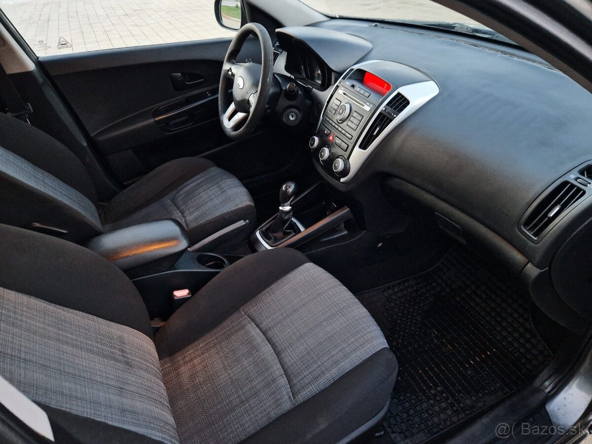 Predám Kia Ceed Facelift 1.4 66 kW, 2011 – TOP stav. - 9
