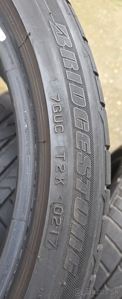 Bridgestone 215/40 R17 - 9