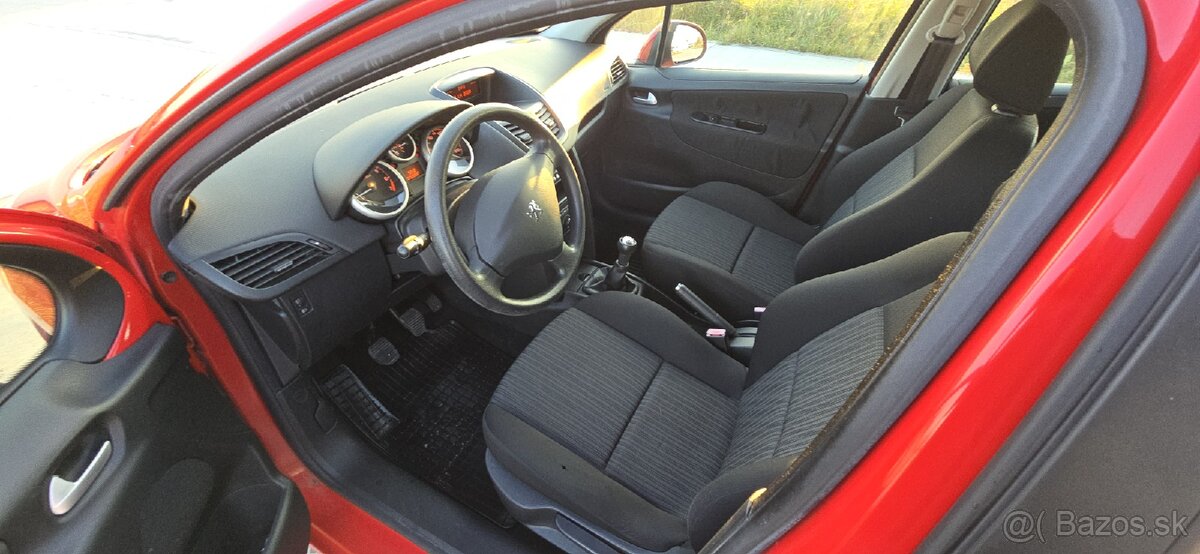 Peugeot 207 1.4 - 9