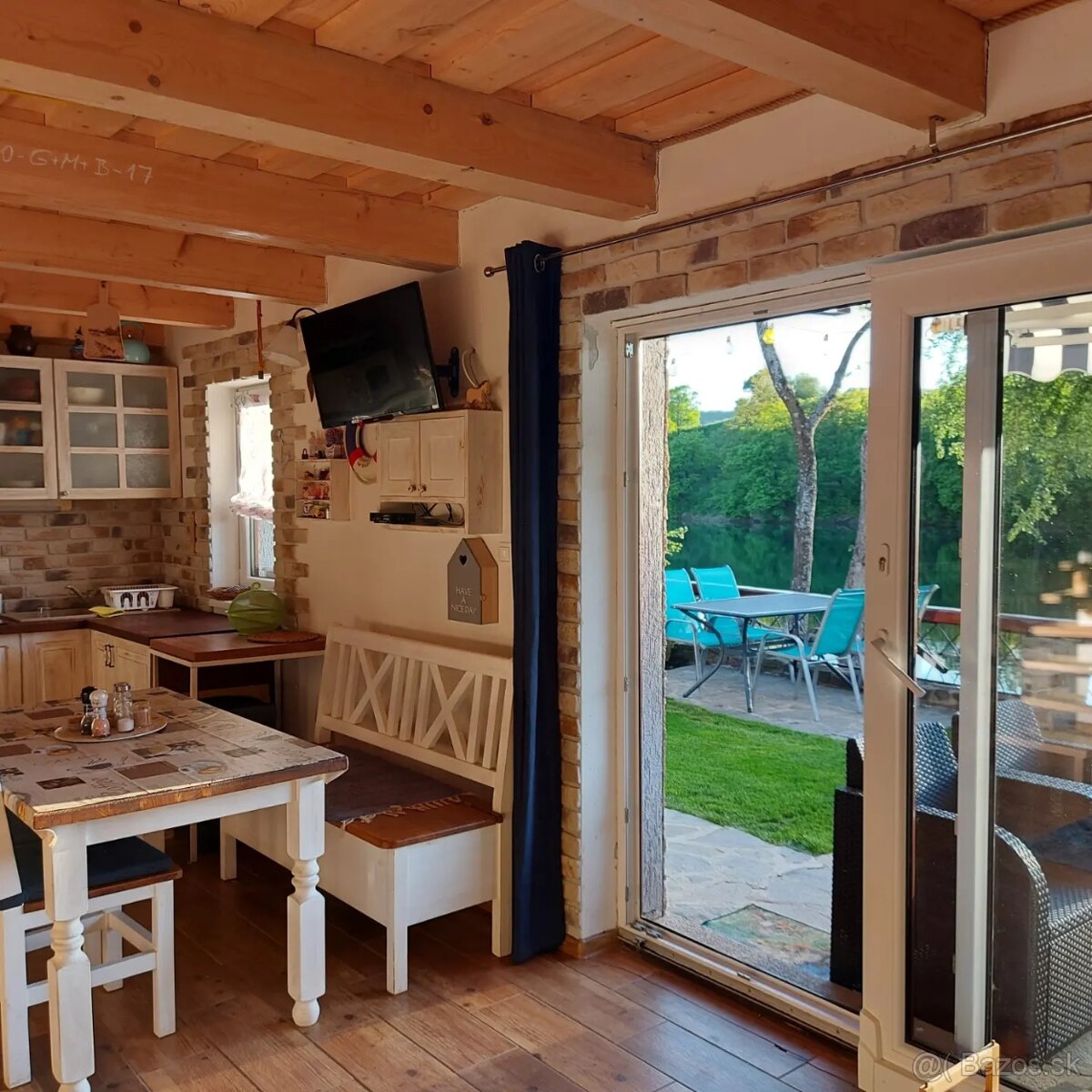 Chata pri Veľkom Kolpašskom jazere v obci Banský Studenec - 9