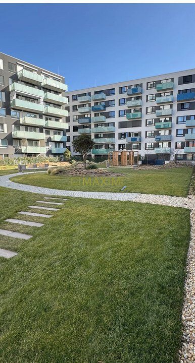 Jégeho alej V - 2-izbový byt s dvoma pivnicami a výnimočne k - 9