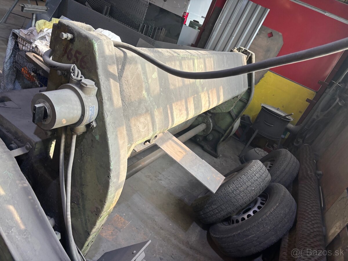 Tabuľové nožnice 4mm - 9