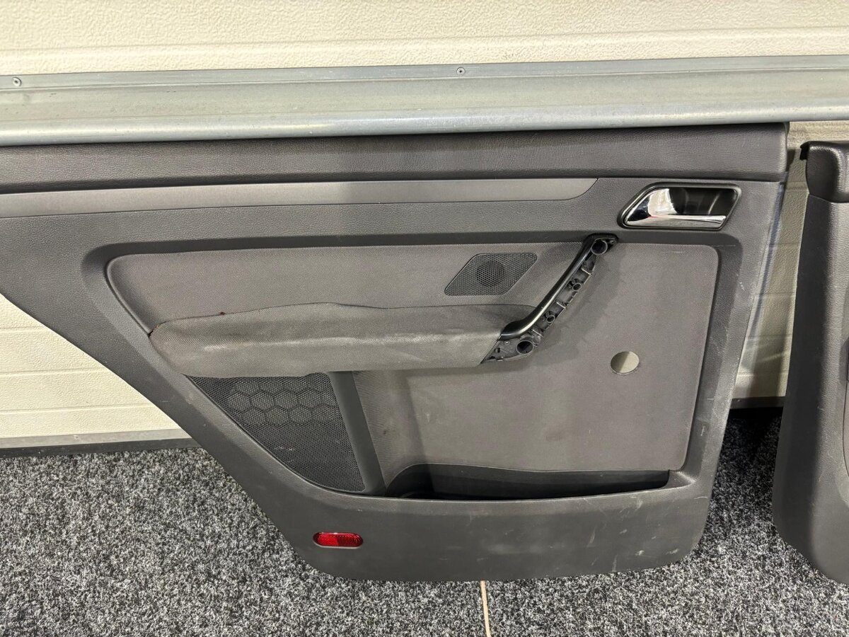 Predám INTERIER sedačky+tapacíre VW TOURAN 1T 7-MIEST - 9