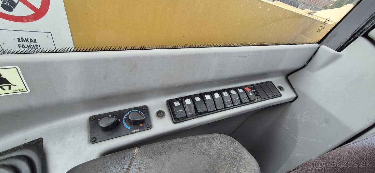 Teleskopický nakladač - 9