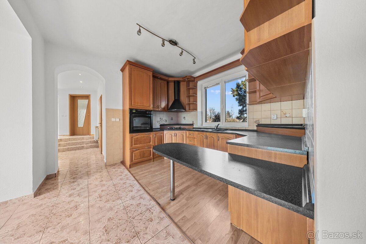 4-IZBOVÝ RODINNÝ DOM S GARÁŽOU, ZIMNOU ZÁHRADOU A PIVNICOU - 9