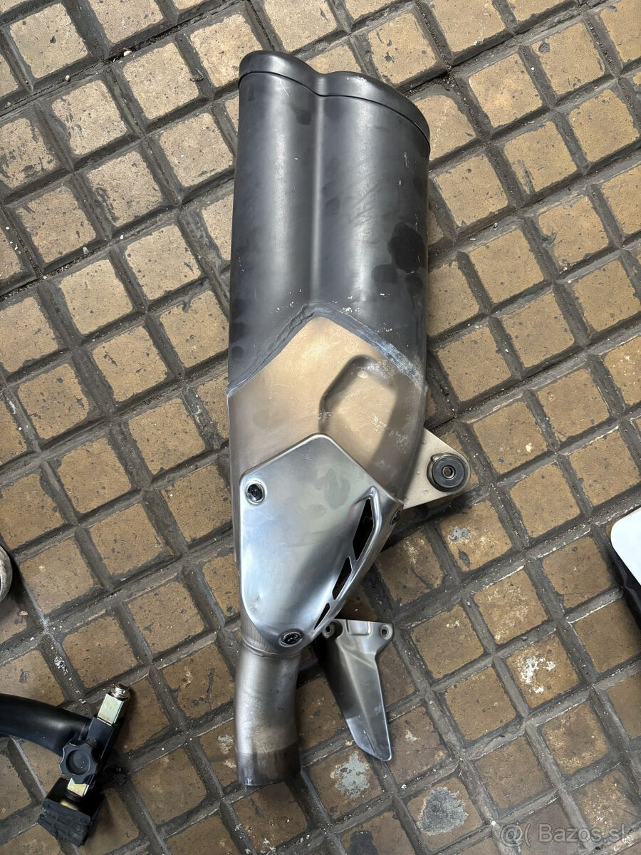 Ducati Monster 821 - 9