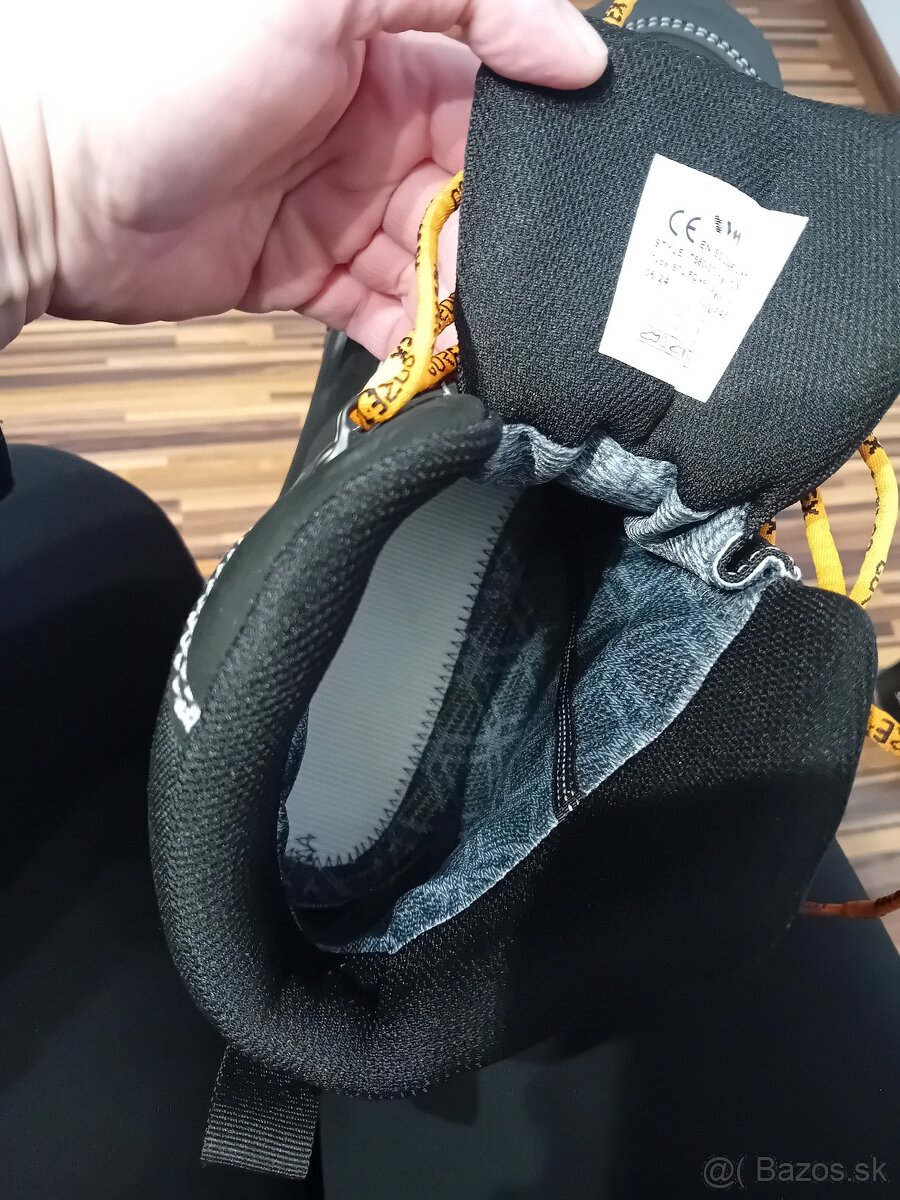 Pracovna obuv 48 - 9