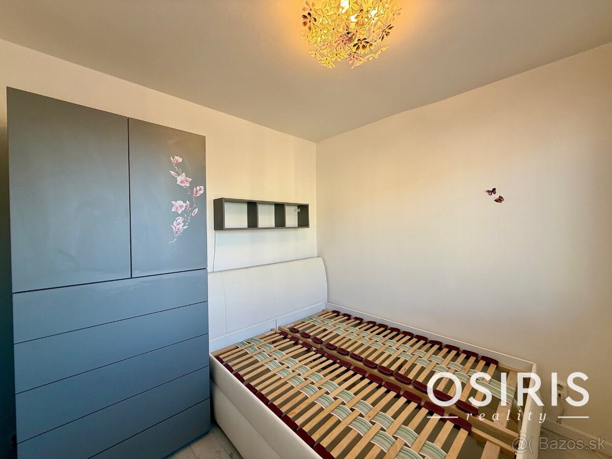 Pekný 2 izbový byt s veľkou zasklenou loggiou - 9