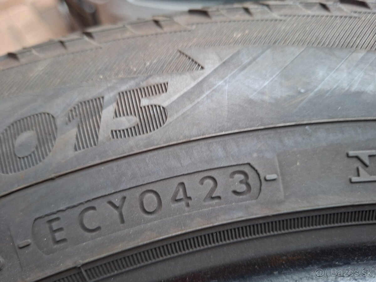 Predám zimné pneu.Yokohama Geolander A/T G015--215/65/16-98H - 9