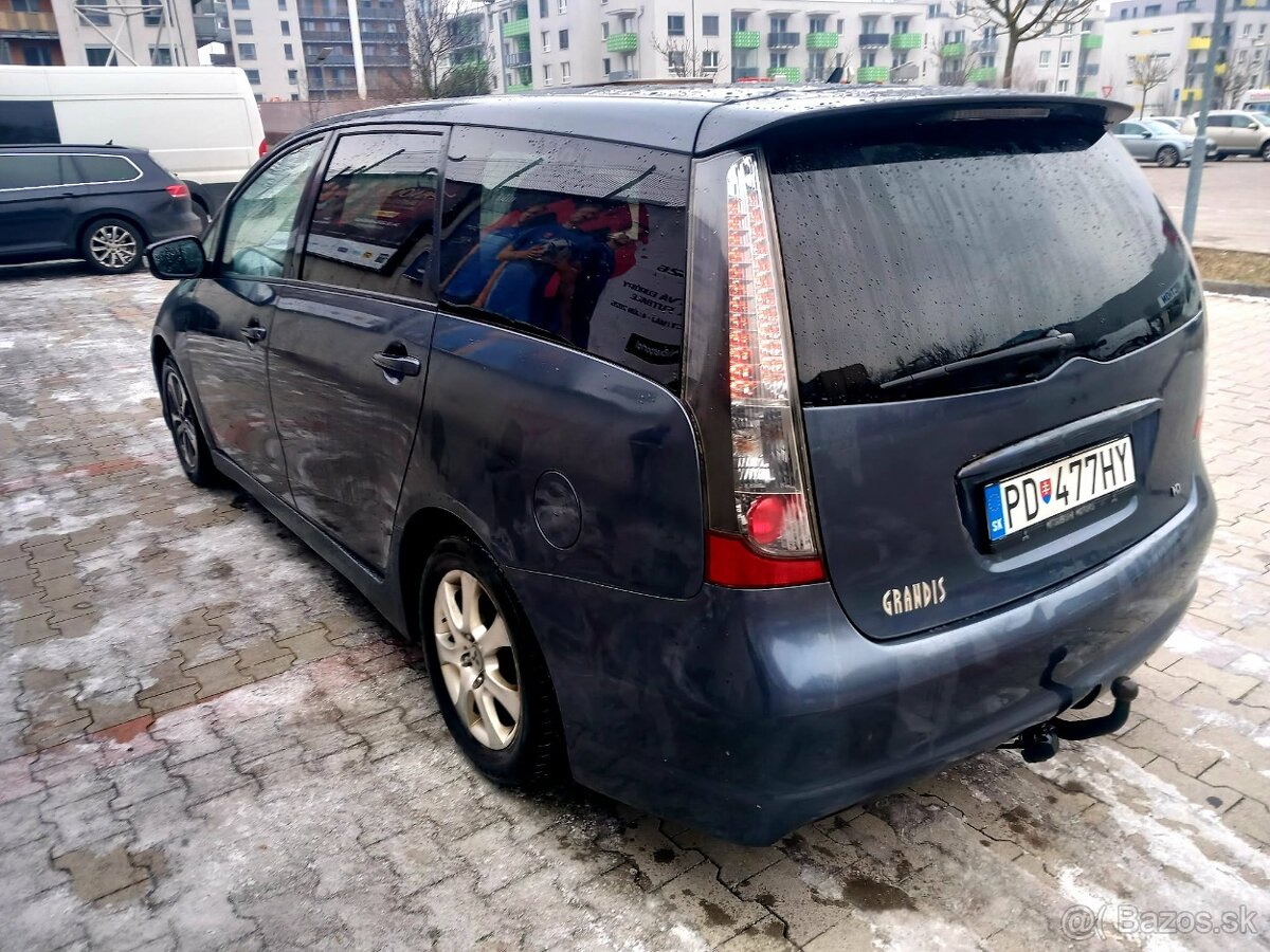 Mitsubishi Grandis - 9