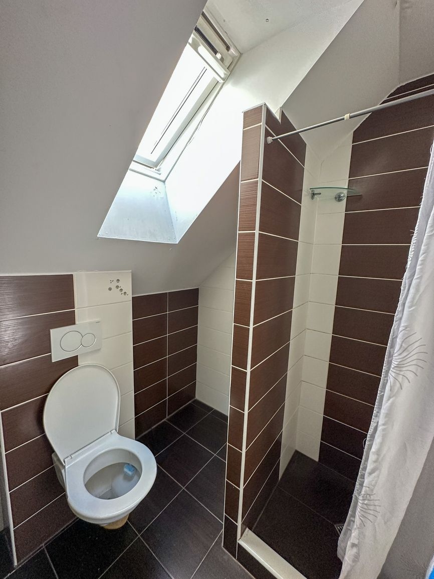 Prenájom priestrannej Garsónky v Seredi 38m2 – Kúpeľné Nám. - 9