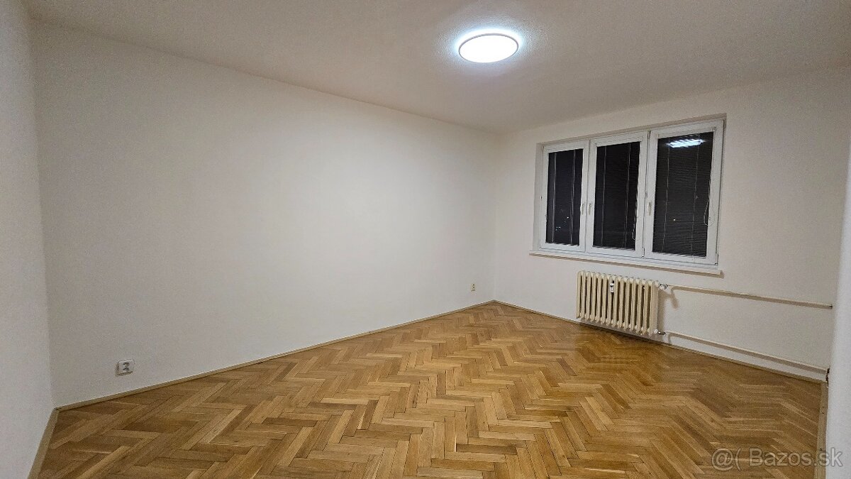 NA PREDAJ Slnečný priestranný 2-izbový byt 54 m², Železníky - 9