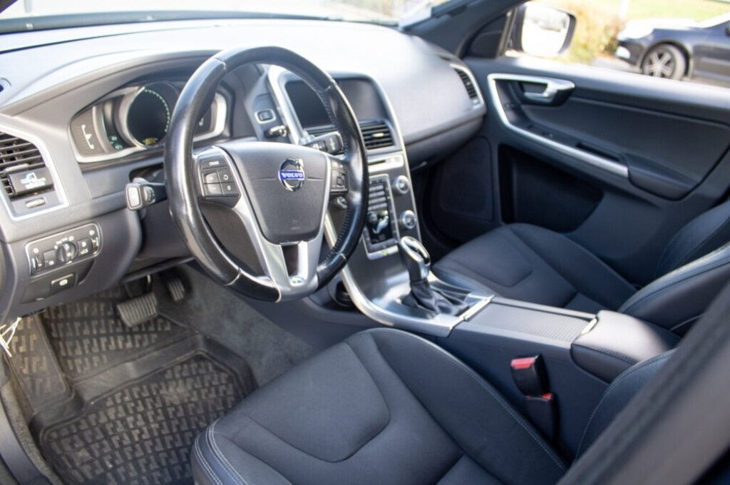 VOLVO XC60 (2015) - 9