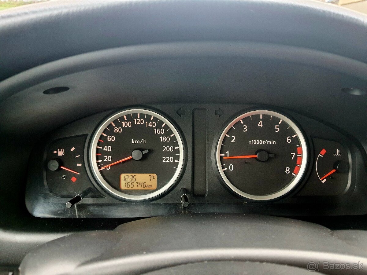 Nissan Almera N16 Hatchback (2003) - 9