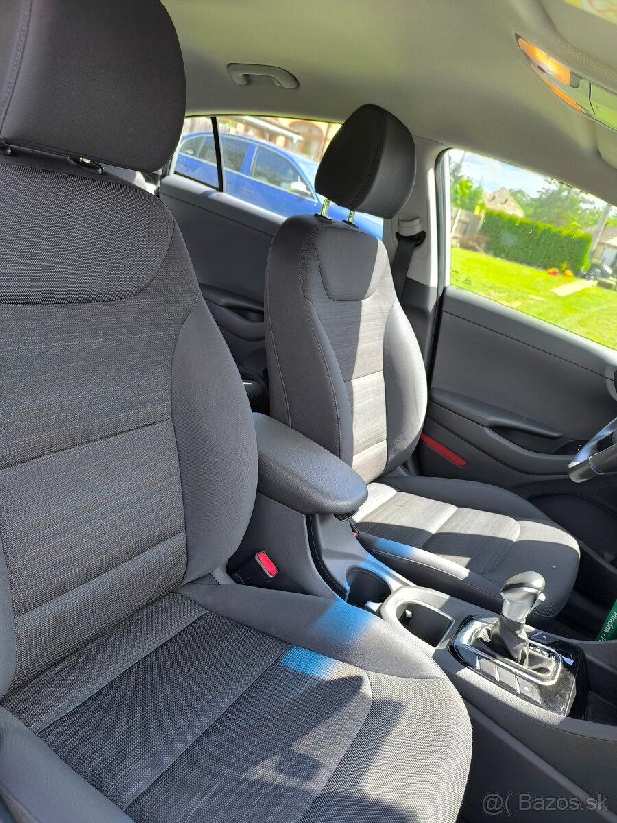 Hyundai IONIQ hybrid - 9