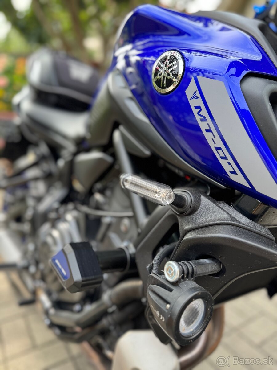 YAMAHA MT - 9