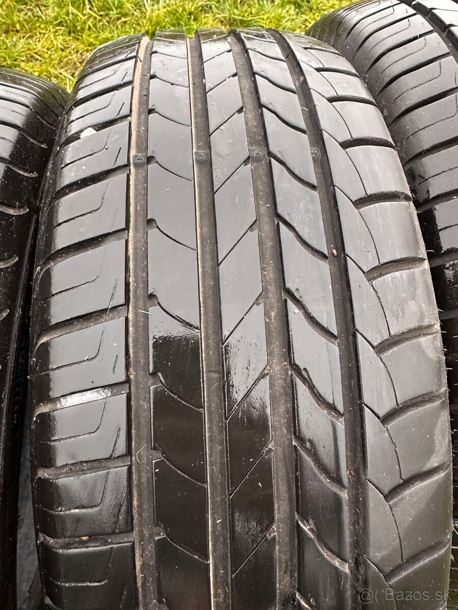 Letné Goodyear Efficient Grip 195/60R15 - 9
