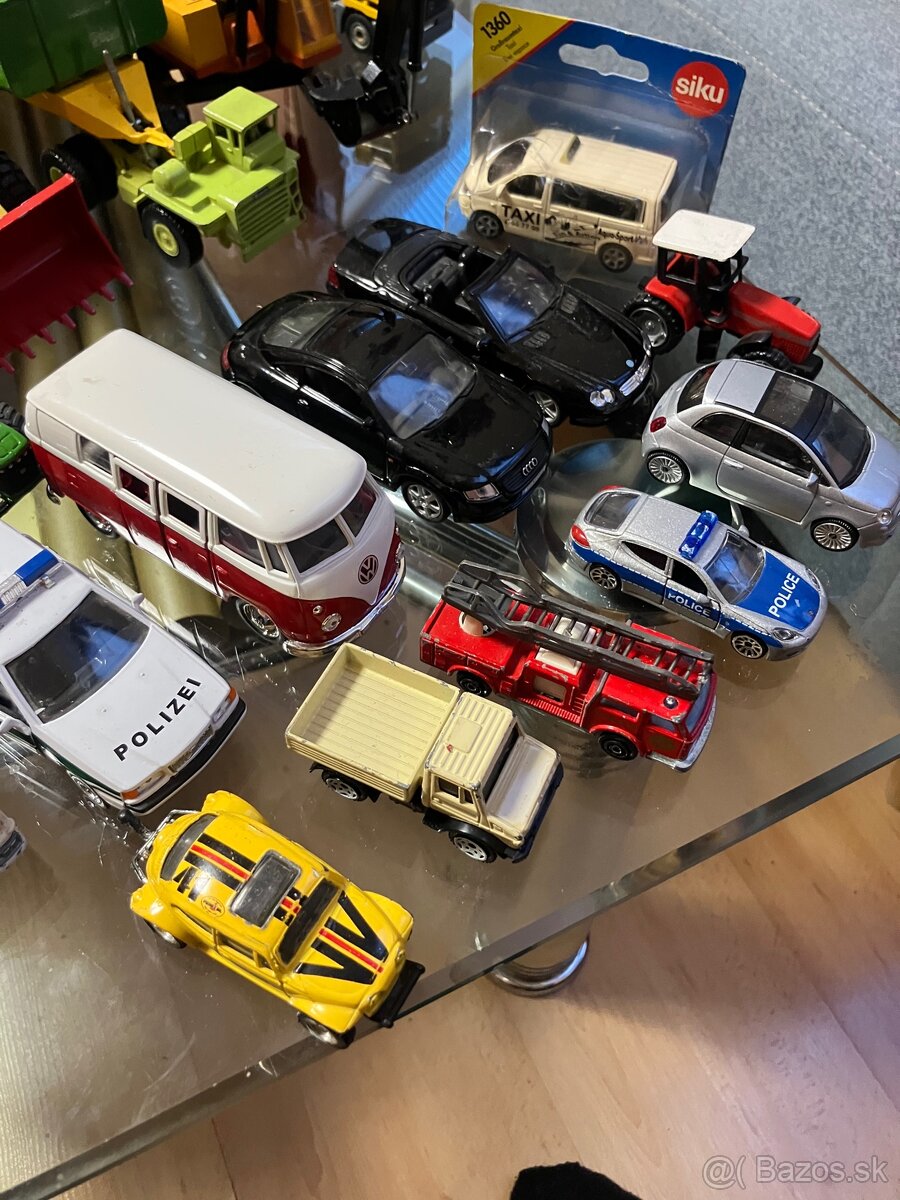 Predám rôzne autíčka většinová kovová - 9