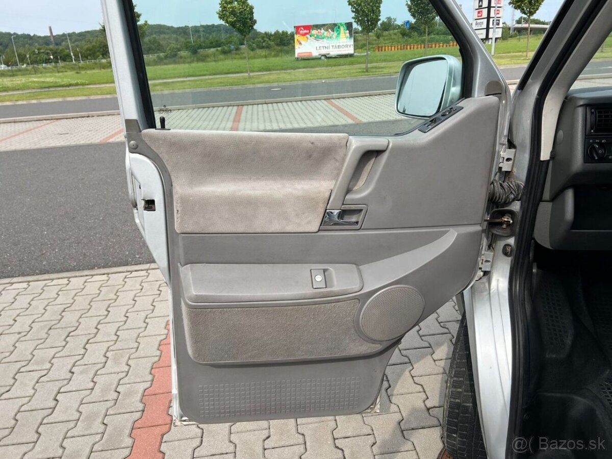 Volkswagen Caravelle 2.5 TDi 9 míst digi klima TZ - 9