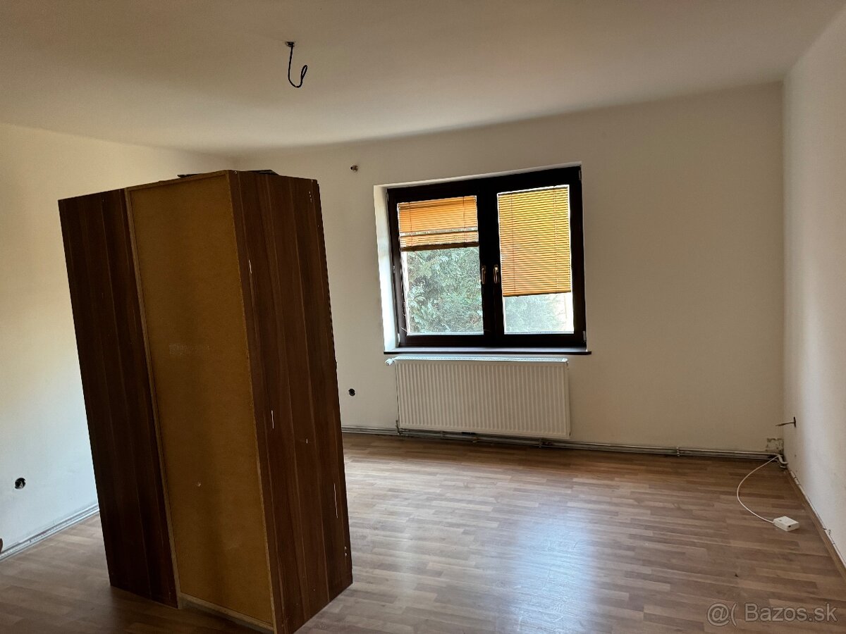 Dom iba 10 minút od centra Košíc–22 árovi pozemok - 9