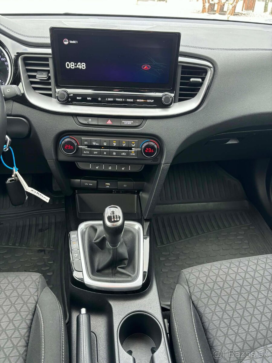 Kia Ceed 1.6 CRDi mHEV Gold - 9