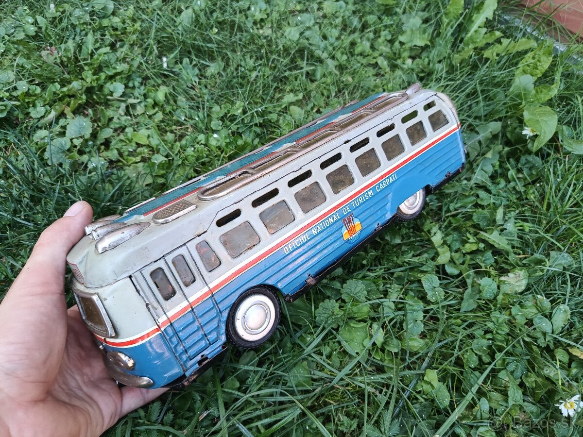 Starožitný plechový autobus CARPATI - 9