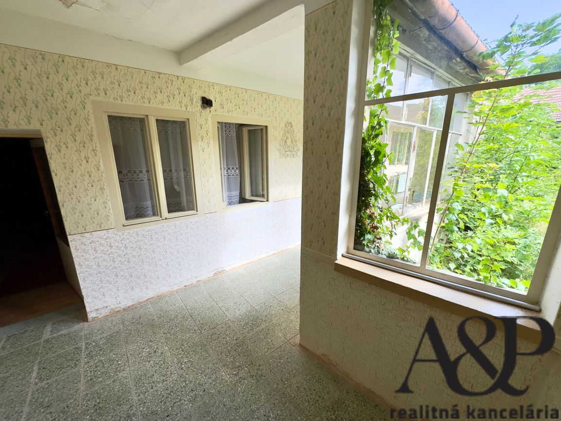 NA PREDAJ 4 IZB. RODINNÝ DOM, POZEMOK 1166M2, KOVÁLOVEC, okr - 9