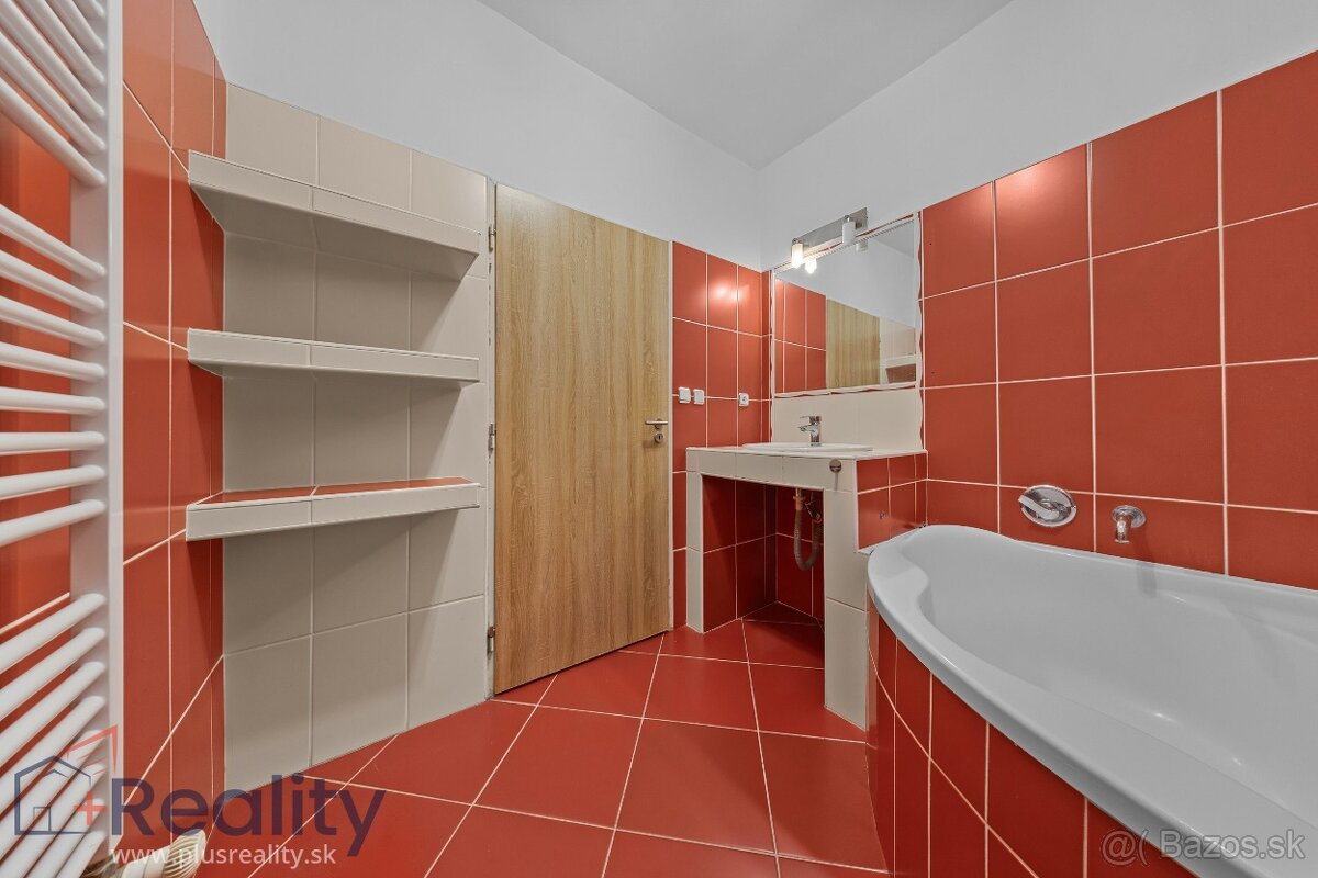 PLUS REALITY| Priestranný dom v meste DS na predaj - 9