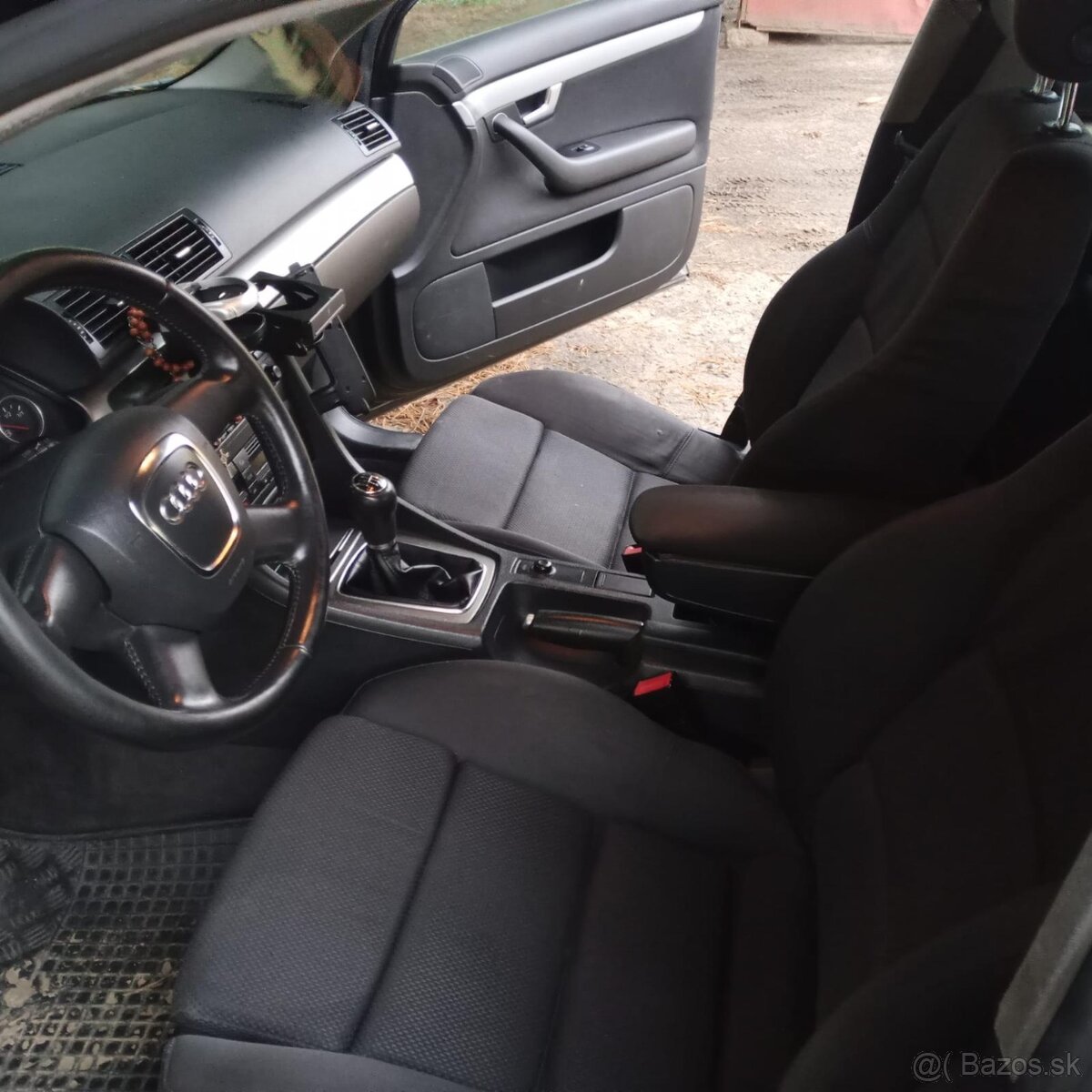 Predám nepojazdné Audi a4 b6 combi čierna farba - 9