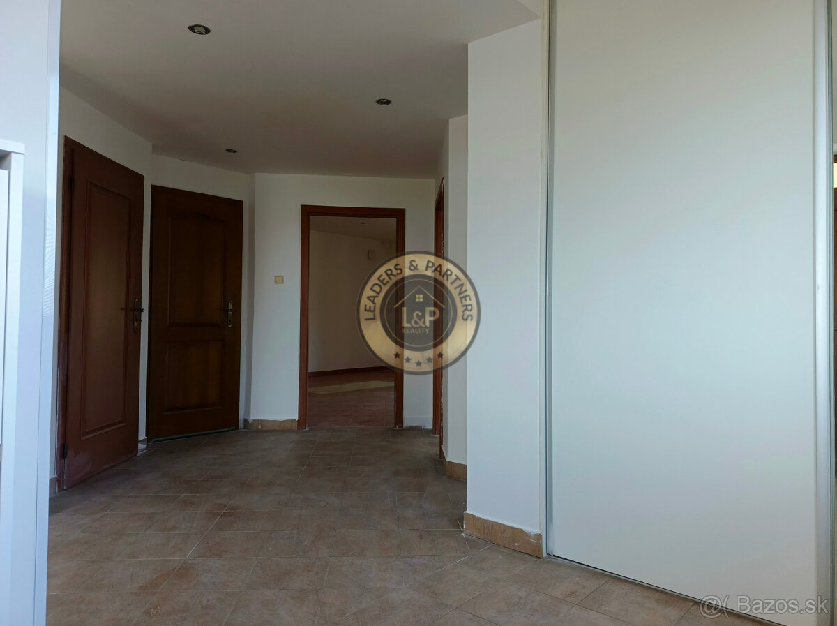 Rodinný dom vo Veľkých Ripňanoch 6.izieb -1408m2 pozemok. - 9