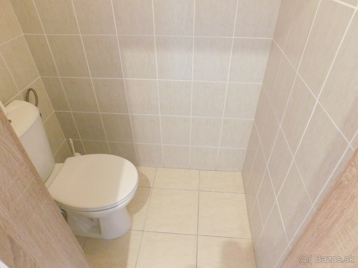 Kancelárske priestory + PARKOVANIE - 9