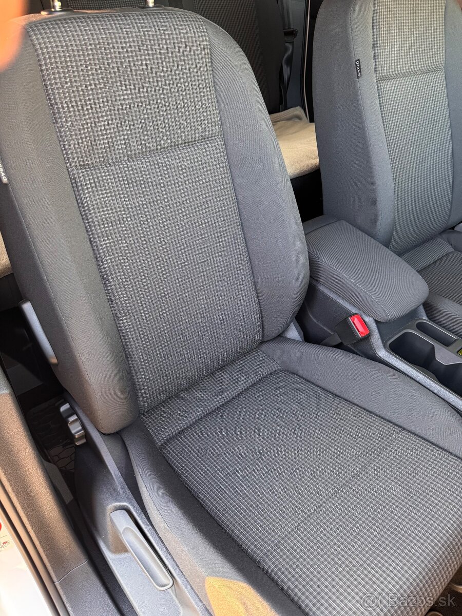 Predám VW CADDY 2,0 TDI - 9