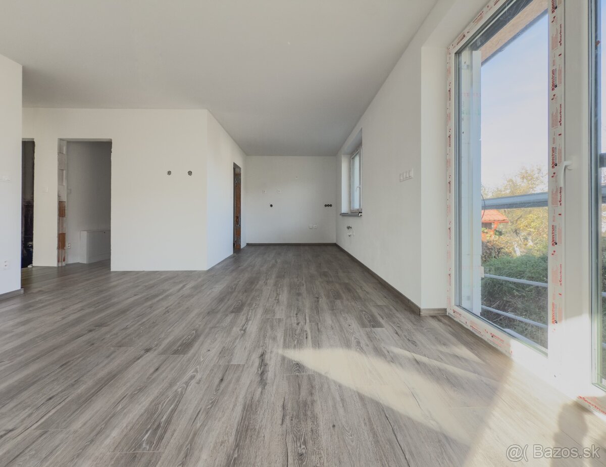 NA PREDAJ - 4 - IZBOVÝ RODINNÝ DOM KOŠECA - NOZDROVICE - 9