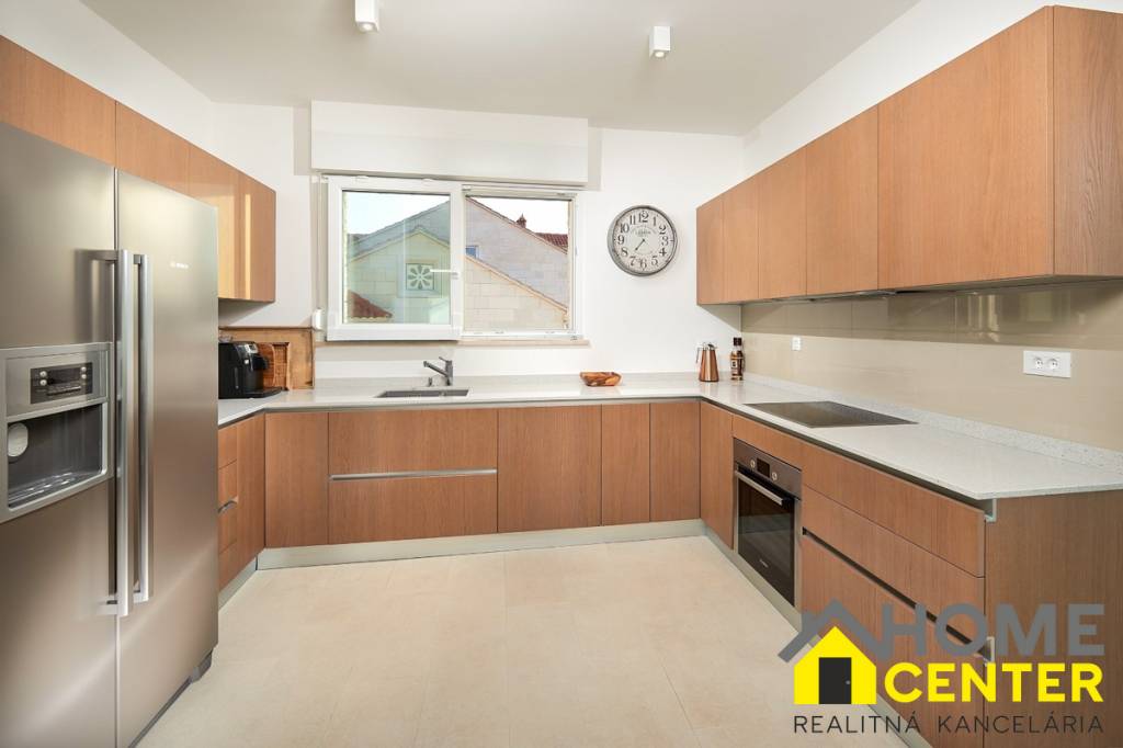 KRÁSNA MODERNÁ VILA /400 m²/ s výhľadom na more, mesto BRAČ - 9