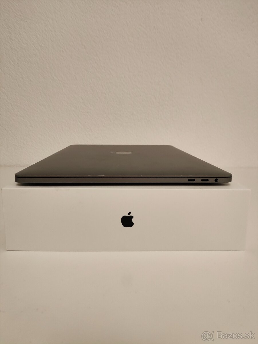 MacBook Pro 15" 2016 | i7 • 16GB • 512GB SSD - 9