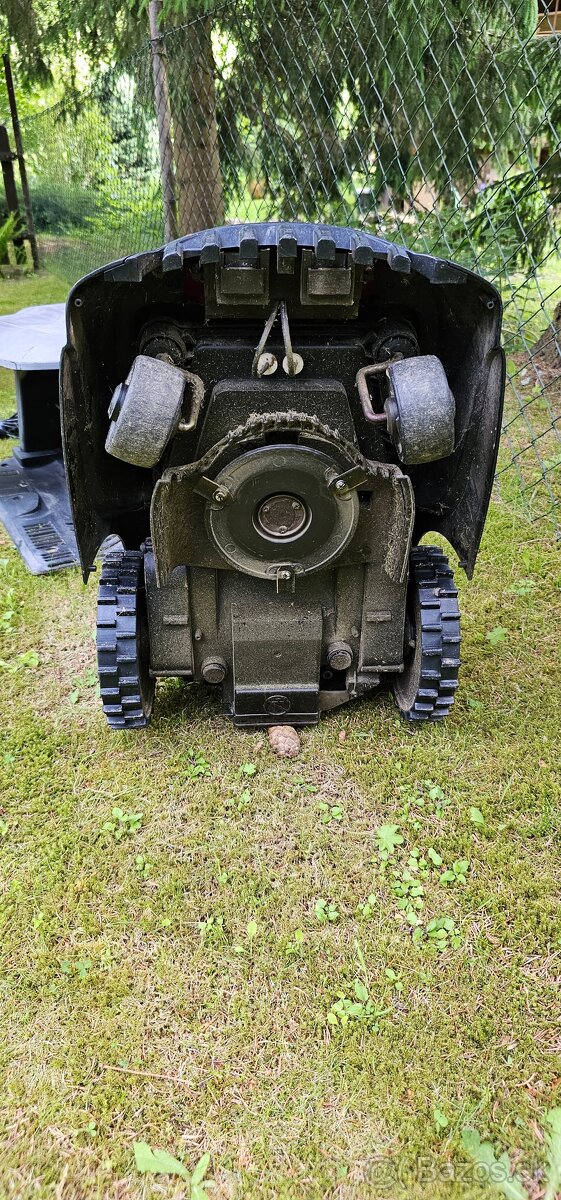 Robotická kosačka s GPS trackerom proti krádeži - 9