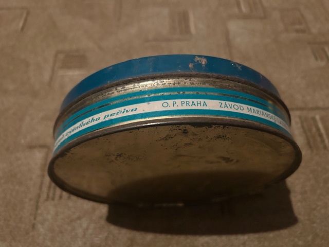 Predám retro plechovky: - 9