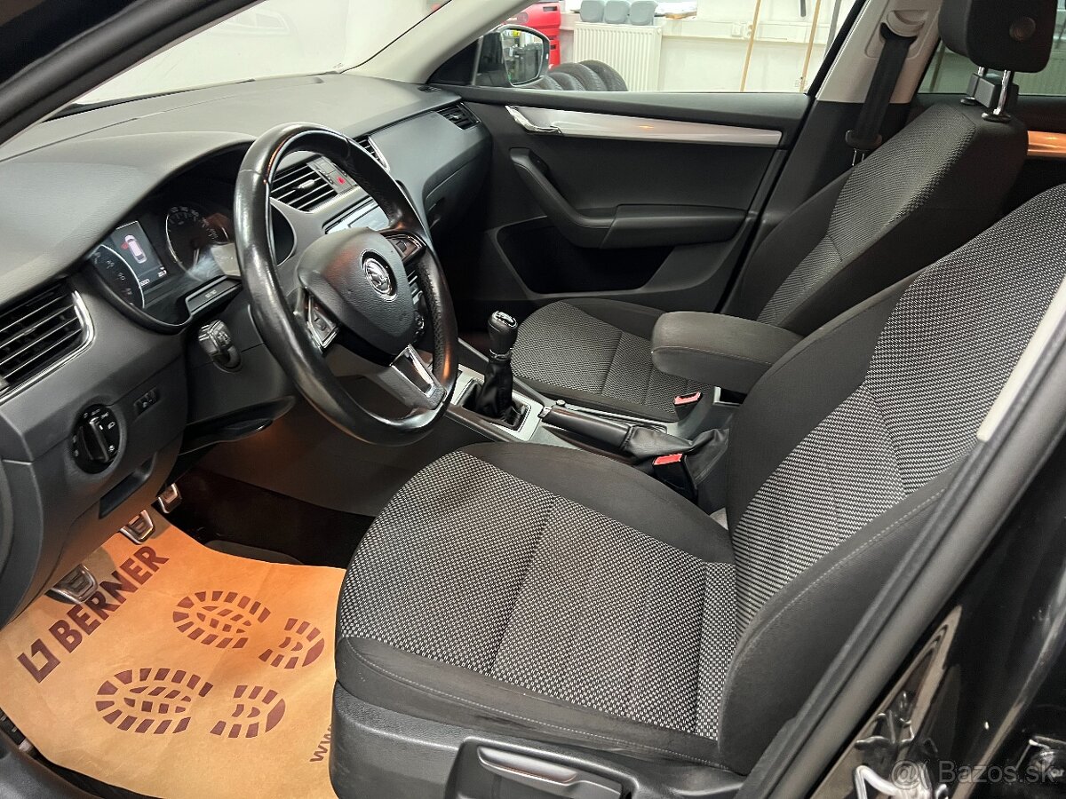Škoda Octavia Kombi 1.6TDi TAŘNÉ ZAŘÍZENÍ NAVI ZIMNÍ ALU - 9