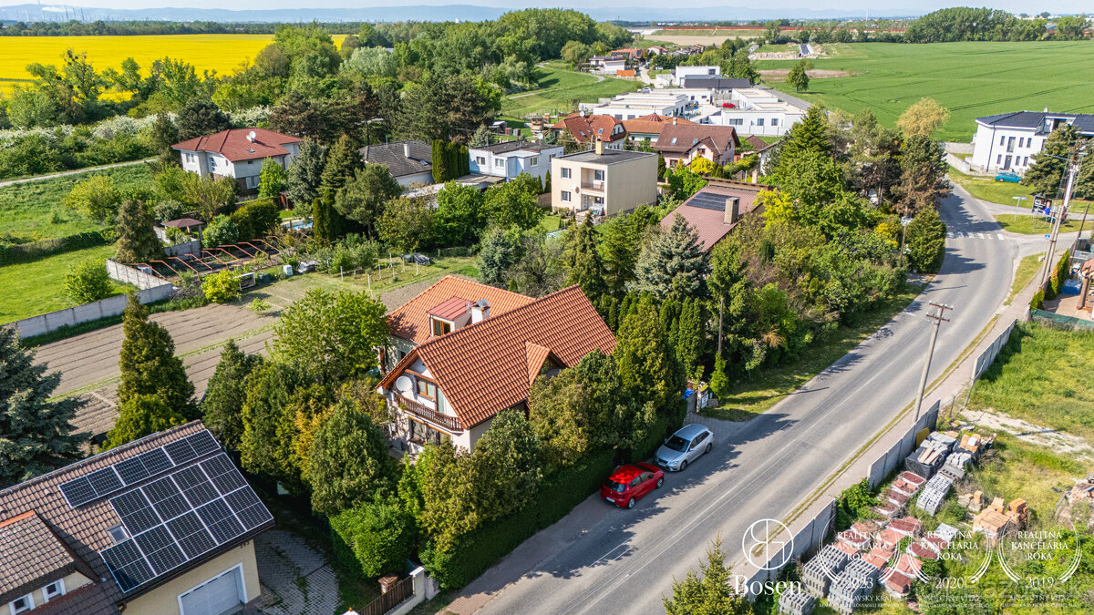 BOSEN | Priestranný rodinný dom s pivnicou, garážou a záhrad - 9