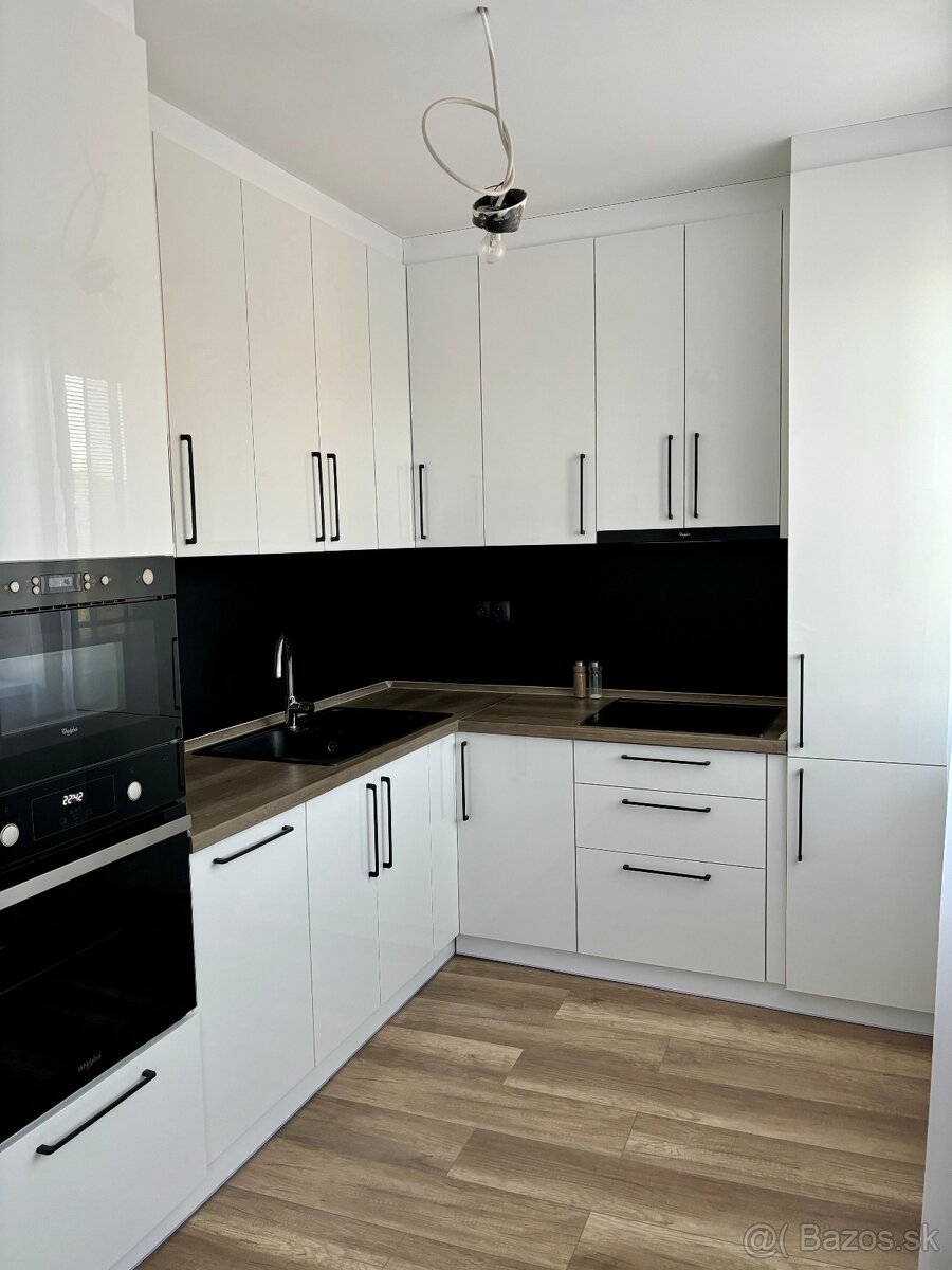 Ponuka na prenájom: 3-izbový byt - 9