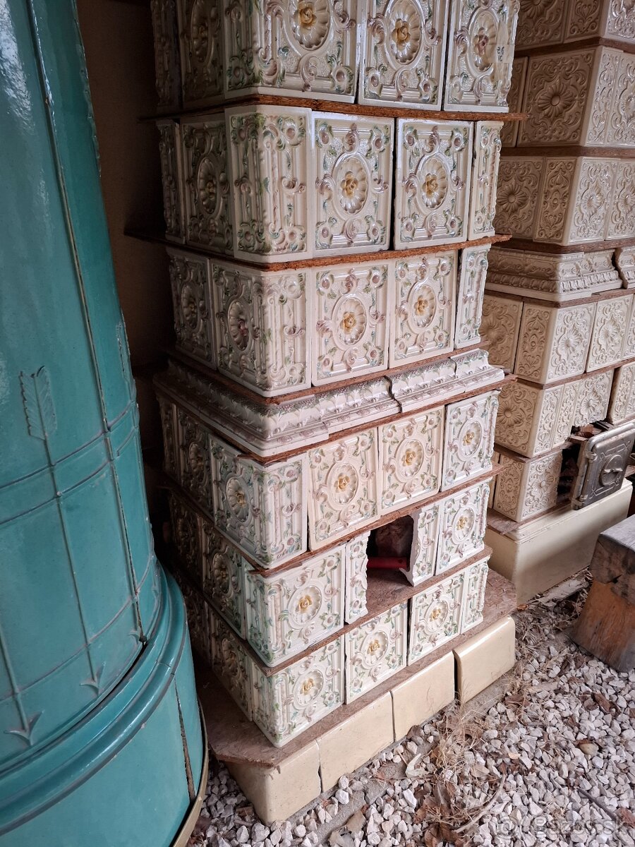 Kachlova pec starozitná, krásná - 9