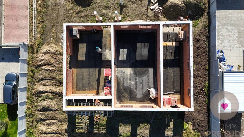 Samostatný rodinný dom s garážou na pozemku 600m2 - Vinosady - 9