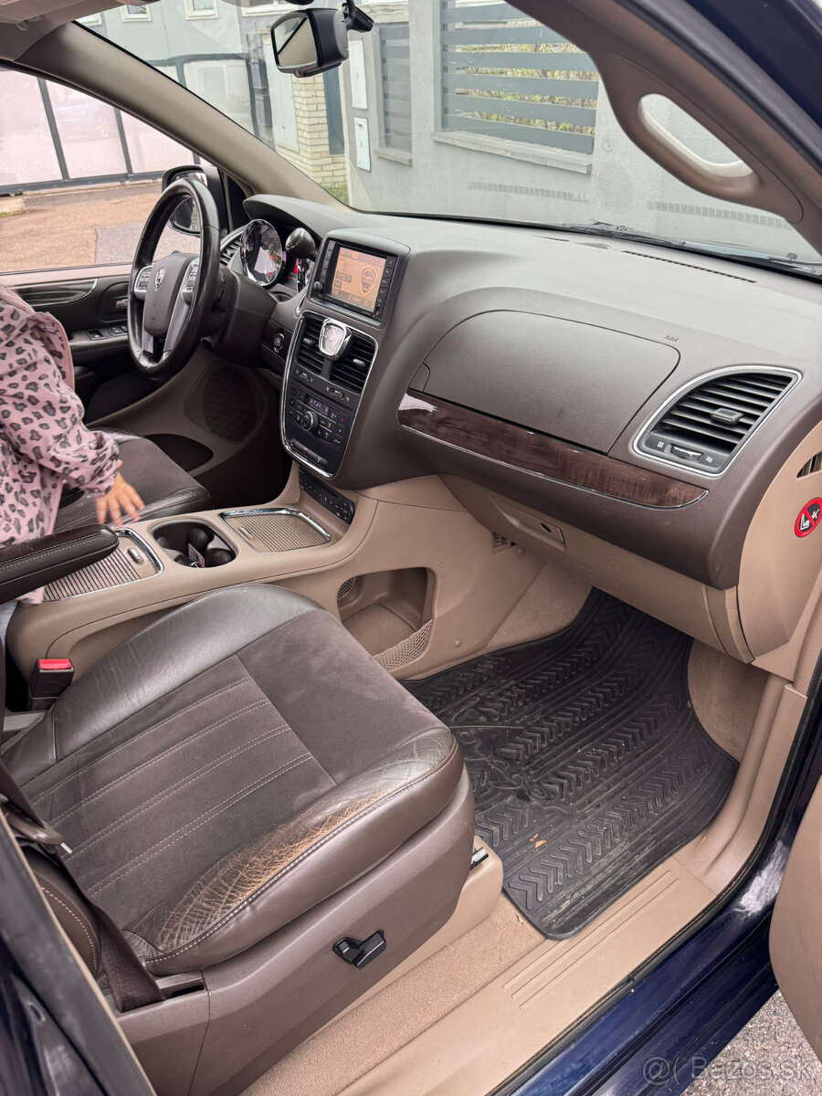 Lancia Voyager 2.8 CRD, automat, 7 míst - 9