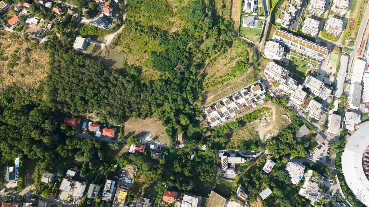 Na predaj investičný pozemok 1307 m2 - Bratislava, Koliba - 9