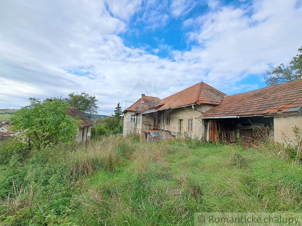 Dom na výnimočnom pozemku o rozlohe 15975m2 s prekrásnym v - 9