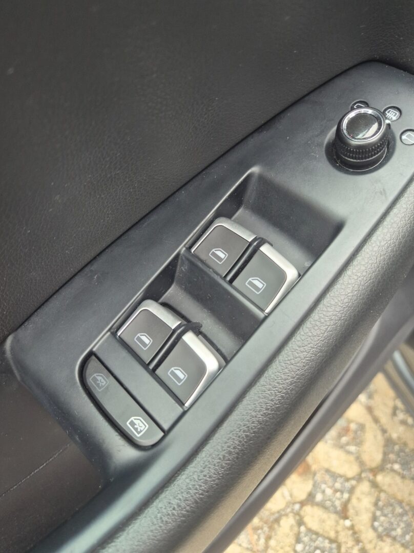 SADA VYPINACOV INTERIERU AUDI A4 A5 Q5 - 9