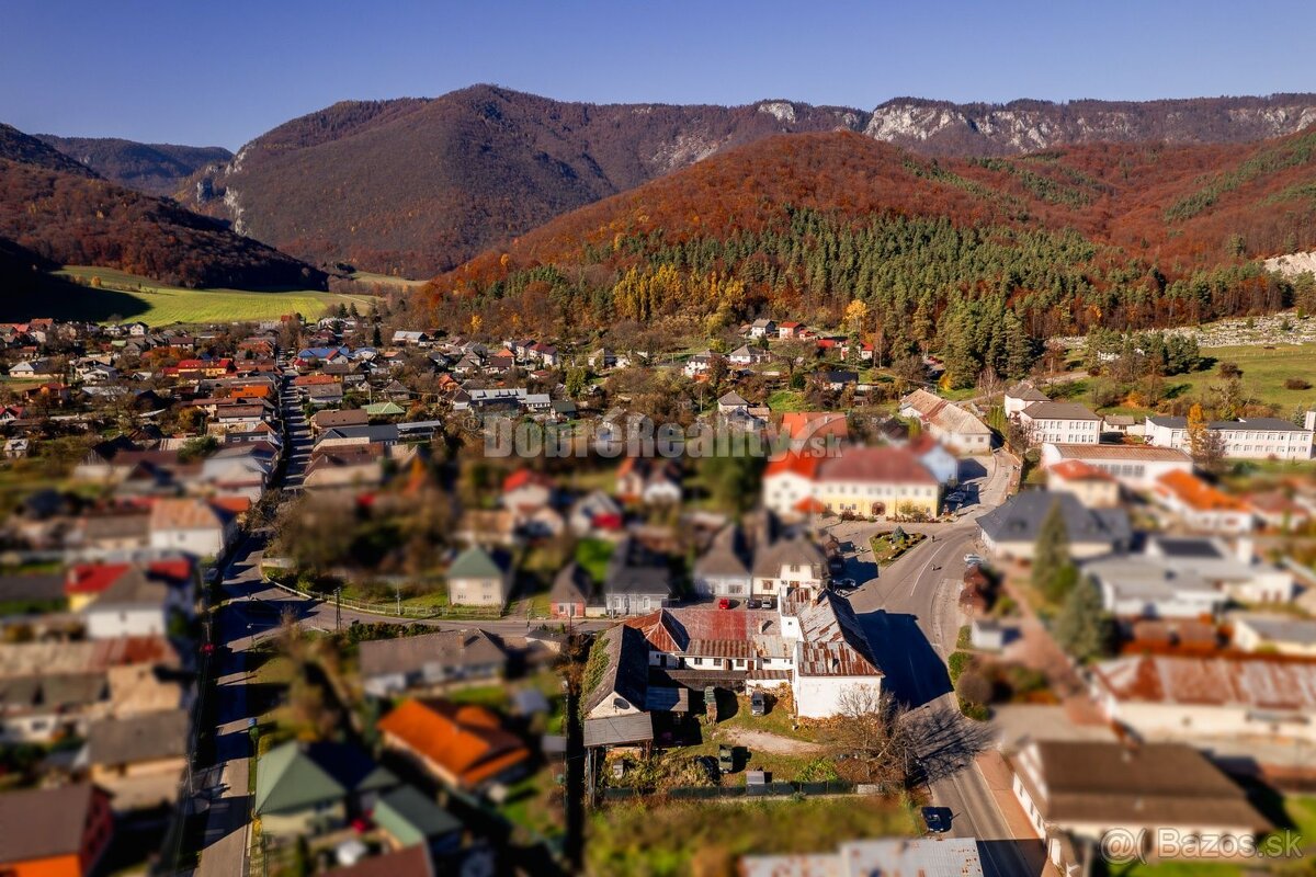 PREDAJ: Historický hostinec pod Muránskym Hradom, 1102 m2, M - 9