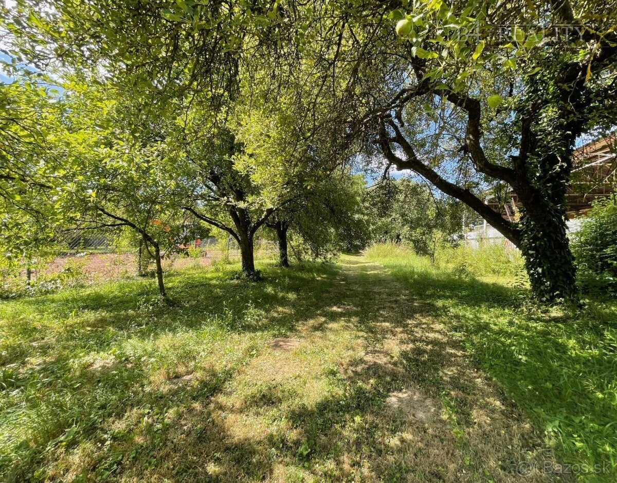 Rodinný dom so slnečným pozemkom 1856 m2, Svinná - 9